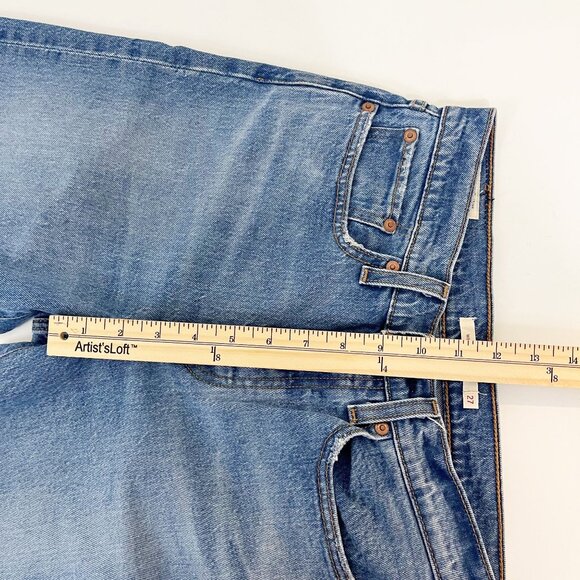 Levi's Wedgie Straight Medium Wash Denim Bermuda Mid Length Jean Shorts Size 27 - Picture 7 of 8